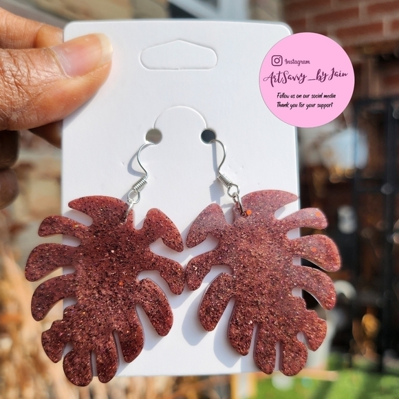 Leaf shaped earrings - Picture 1 of 2
